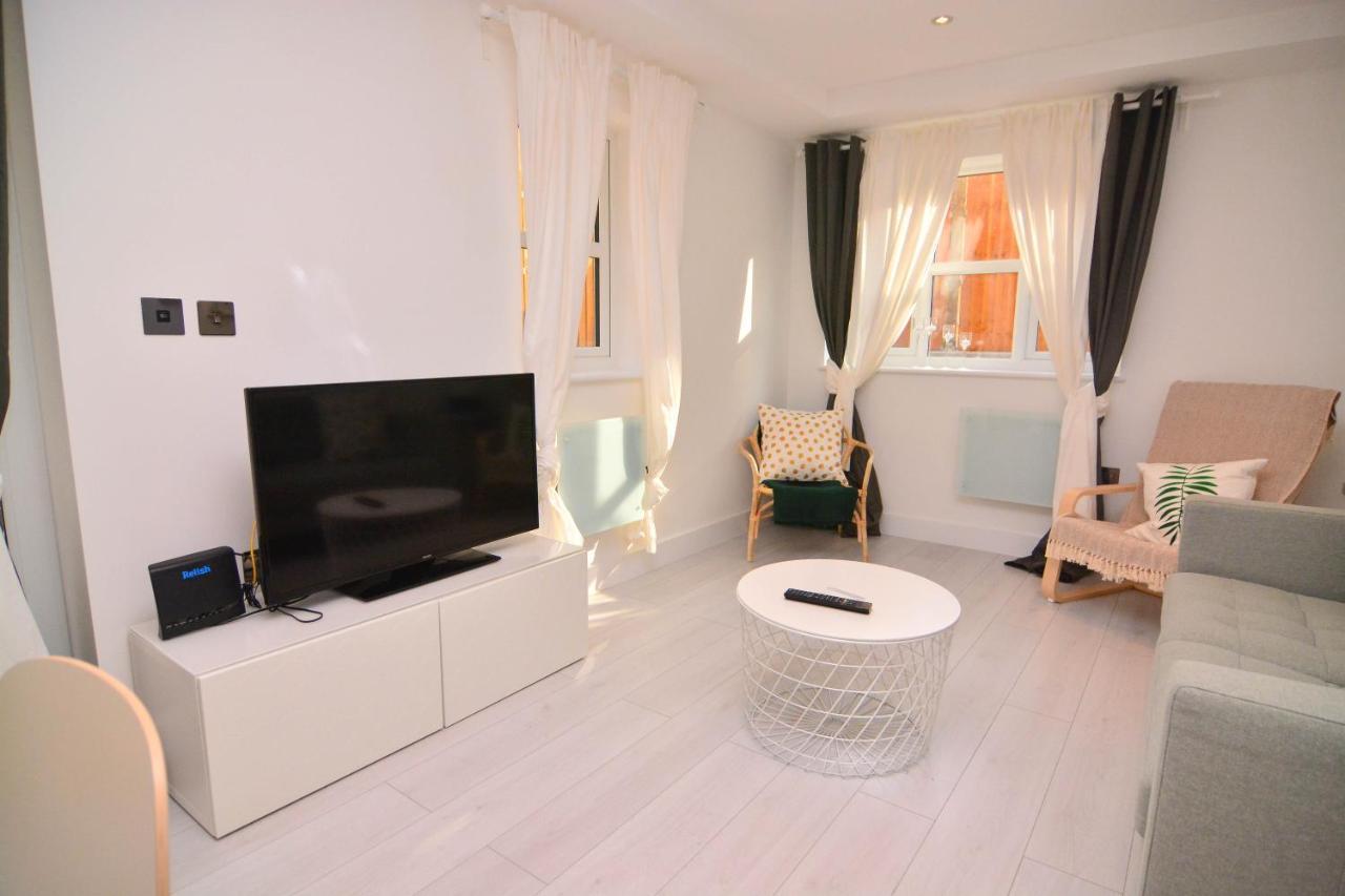 Apartment Wharf - Macarena Apartments Londres Extérieur photo
